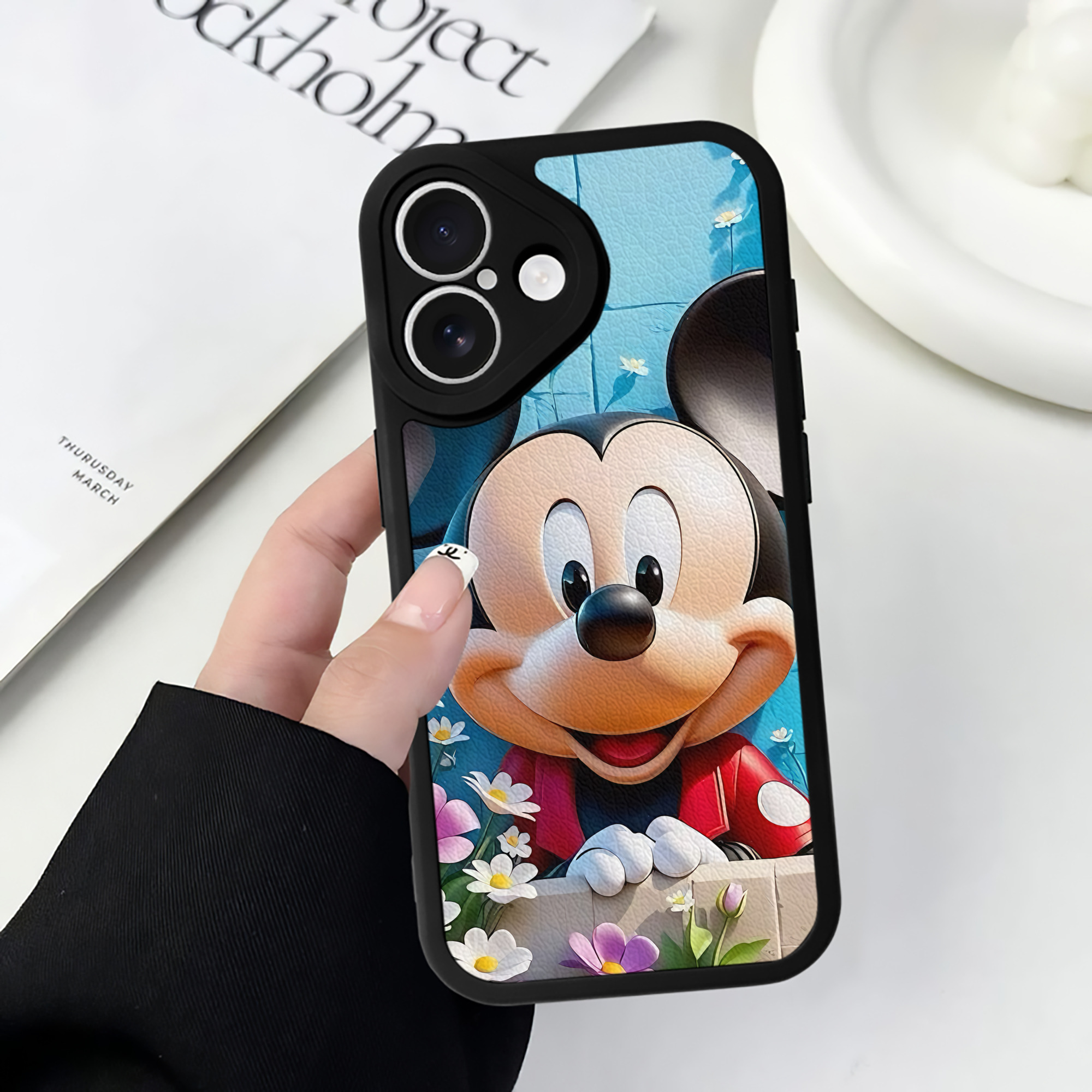 （画像用） ミッキーマウス Mickey Mouse 【iPhone 16シリーズ対応】シリコンスマホケース（レザー調） 材質：シリコン